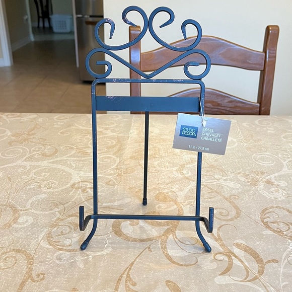 Studio Decor Metal Easel - Picture 1 of 3